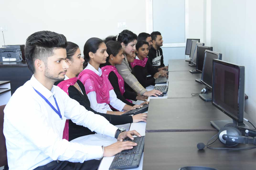 Computer Lab @ DAV College of Education, Hoshiarpur