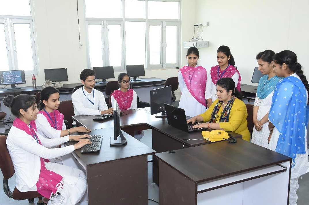 Computer Lab @ DAV College of Education, Hoshiarpur