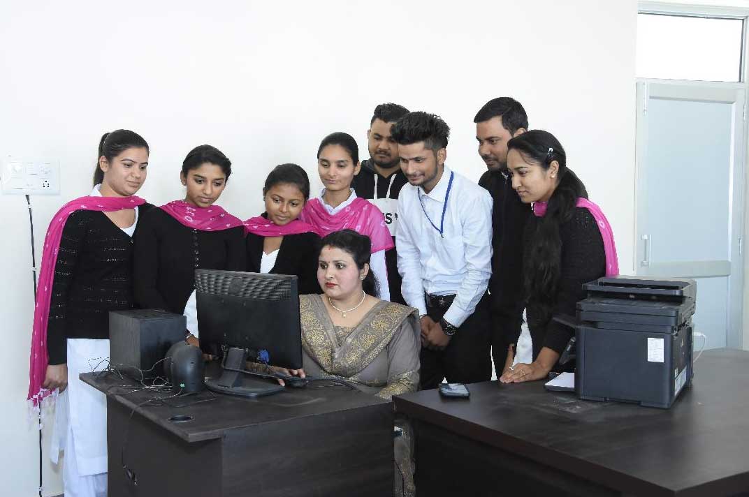 Computer Lab @ DAV College of Education, Hoshiarpur